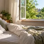 Ez az alig egyperces reggeli szokás tovább frissen tarthatja az ágyneműdet
