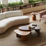 A tervezők lecserélik a nagy dohányzóasztalokat – 2026-ban a kisebb a nyerő