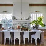 Monumentális méretek, intim hangulat – így lesz egy óriási ház valóban élhető