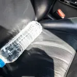 Ezért nem szabad palackozott vizet a forró autóban hagyni