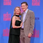Megszólaltak a bennfentesek: ez az igazság Pamela Anderson és Liam Neeson kapcsolatáról