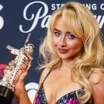 A paróka már nem titok – ezek a sztárok viselnek műhajat