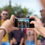 Szabad engedély nélkül fotót posztolnod másokról? Ezt mondja az online etikett