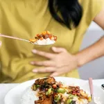 Ezt az ételt ne fogyaszd éhgyomorra – puffadást és fájdalmat okozhat