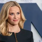 A fekete, ami nem sötétít, hanem kiemel – így formálja a fókuszt Reese Witherspoon verandája