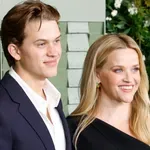 Ikonikus vörös szőnyeges pillanatot idézett meg Reese Witherspoon és a fia, most mindenki róluk beszél – FOTÓK