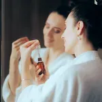A retinol nem csak az arcodra való: ezeken a területeken is bevetheted
