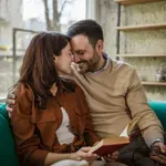 Nem csupán kikapcsolnak: így hathatnak a romantikus regények a párkapcsolatokra