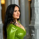 Salma Hayek ezzel a testre simuló ruhával robbantotta fel az internetet