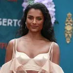 A Bridgerton sztárjának cannes-i rúzstrükkje most az egyik legmenőbb sminktrend