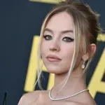 Kiderült, ezért vágták ki Sydney Sweeney cameóját Az ördög Pradát visel 2-ből