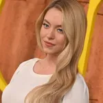 Crème brûlée blonde: a hajszín, ami újra divatba hozza a meleg szőkét