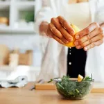 A nagymamák szépségreceptje hódít a TikTokon: ez a 2 konyhai alapanyag ragyogó bőrt ígér egyetlen éjszaka alatt