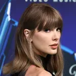 Taylor Swift megmutatta merészebb oldalát: a végzet asszonyaként érkezett az idei MTV-gálára