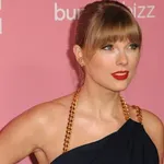 Titkos útvonal: így tudták meg a vendégek, hol lesz Taylor Swifték esküvője