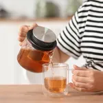 Ezért igyál forró teát nyáron is: tényleg meglepő, mit tesz a testeddel