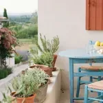 Provence a saját teraszodon? Ezt az 5 részletet ajánlják a tervezők – és egyik sem a levendula
