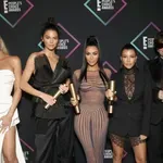 The Kardashians – Kendall Jenner a szüzességéről vallott, Kim Kardashian drámai hírt közölt az egészségéről