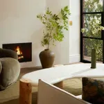 Nem bontották le a falakat – acél-üveg ajtókkal teljesen átírták ezt az otthont