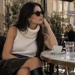 Garbó egy kis csavarral – ez az elegáns pulóver lesz a kedvenc őszi darabod
