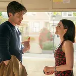 4 nagyon jó ok, amiért a Netflix legújabb romkomját mindenki imádja