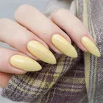 Elég volt a nude körmökből? A vajsárga manikűr sokféle formában hódít idén tavasszal
