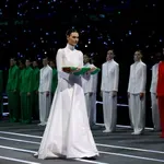 Hófehér Armaniban lopta el a show-t Leonardo DiCaprio barátnője a 2026-os téli olimpia nyitóünnepségén