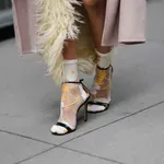 A tél legmeglepőbb kiegészítője: a zokni, ami újraírja a divatot