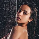 Sötétben zuhanyzás: az ingyenes wellness hack átvette az uralmat a TikTokon is