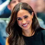 V 24 urah dokazala, da je kraljica tihega razkošja: Meghan Markle nosila tri elegantne enobarvne videze na igrah Invictus