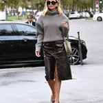 5 načinov, da bo vaš navadni pulover videti vrhunsko: Kombiniraje ga po navodilih modnih strokovnjakov