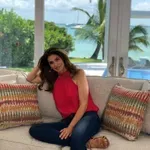 Oboževale jih bodo ženske nad 50. let: Trendi kavbojk za jesen in zimo