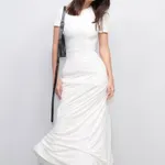 Bombažna bela majica je "must have" pomladi: Našli smo 6 popolnih modelov