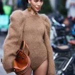 Ta pulover vam manjka za zimo 2025/26: popolno ravnovesje med udobnim in trendovskim