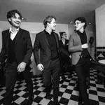 Ta priljubljena glasbena skupina na Elle Style Awards presenetila s povsem drugačnim videzom (nosili so legendarno slovensko znamko)