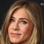 Jennifer Aniston izbrala klasičen ulični stil, ki navdušuje tudi Slovenke
