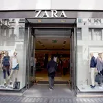 Zara uvedla novost, ki je razjezila številne: Slovenci bentijo nad tem, kar je storil priljubljeni trgovec