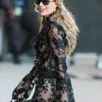 Uau! Takšne obleke nismo pričakovali na Margot Robbie, a je zadela v polno!