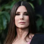 Sandra Bullock dobro ve, kaj je treba obuti: vsi so navdušeni nad udobjem, ki si ga je brez pomisleka privoščila