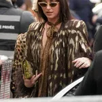 Rockstud čevlji se vračajo: Dakota Johnson v enem najbolj drznih videzov sezone