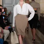 Babica je nova muza: Jacquemus ima novo 'it' torbico z osebnim podpisom