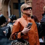 Edina jakna, ki jo potrebujete za pomlad 2026: silhueta, ki pristaja vsem