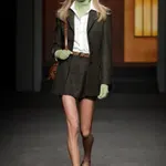 Puli, bela srajca in vrhnji sloj: to so ključni kosi za jesen pri Luisi Spagnoli