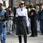 Hlače s preklopom bodo velik hit pomladi: že so preplavile ulice modnih prestolnic