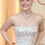 Slovenka v ozadju ene najbolj opaznih oblek na oskarjih: v njej blestela Elle Fanning