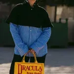 Nova Dior torbica spominja na naslovnico romana: oboževali jo bodo vsi knjižni molji