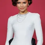 Zendaya v prosojni srajci in modrčku pritegnila vse poglede v Franciji