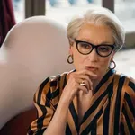 Hudičevka tokrat ni v Pradi, ampak v Chanelu: Meryl Streep na promociji filma v čudoviti kreaciji Matthieuja Blazyja