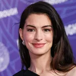 Anne Hathaway v obleki, ki jemlje dih: ta detajl je pritegnil vse poglede