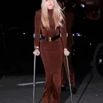 Bergle in visoke pete? Lindsey Vonn kljub poškodbi kolena zablestela na rdeči preprogi